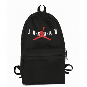 Вместительный чёрный рюкзак фирмы Jordan с белым логотипом