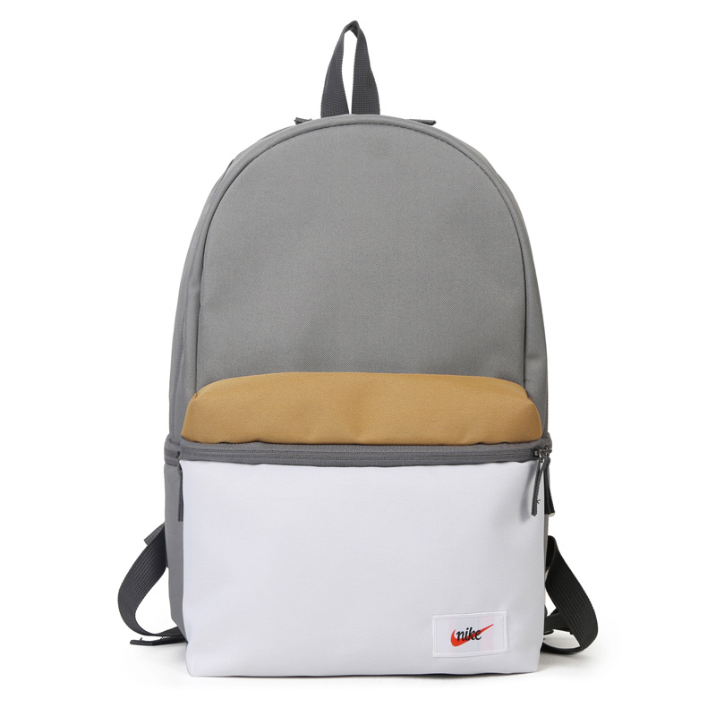 Вместительный серый рюкзак Nike с малым бело-бежевым карманом