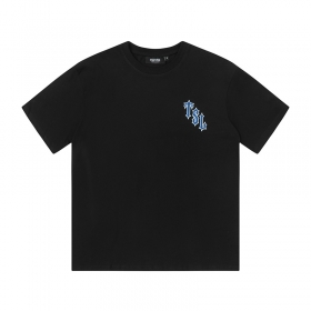 Классическая чёрная футболка с логотипом на груди от бренда Trapstar 
