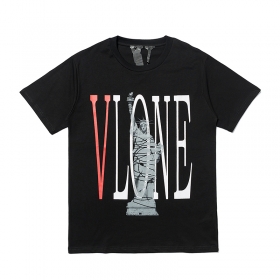Чёрная футболка VLONE с красным логотипом и принтом