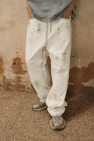 Белые штаны от бренда OVDY широкие с серым оттенком
