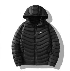 Болоньевая чёрная куртка на молнии Nike с капюшоном
