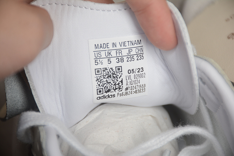 Молочного-цвета кроссовки Adidas Samba OG с дополнительным язычком