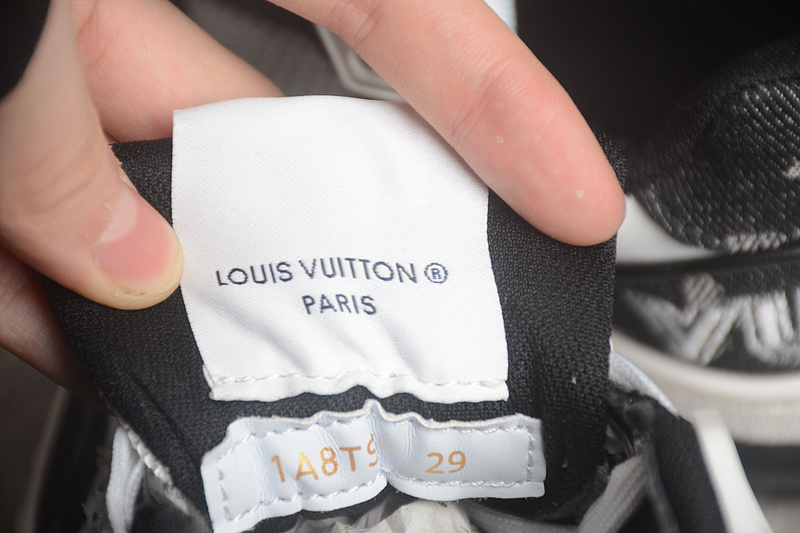 Кроссовки Louis Vuitton чёрно-белые с застёжкой на липучке