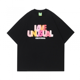 Чёрная футболка Unusual с надписью Love Unusual на груди