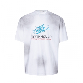 Белая с потертостями футболка Rhythm Club и логотипом бренда на груди