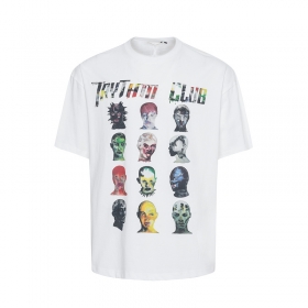 Белая с множеством лиц и фирменным лого Rhythm Club футболка