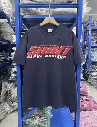 Saint Michael футболка в темно-синем цвете с надписью на груди