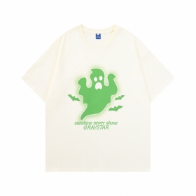Молочная футболка от бренда TIDE EKU с изображением зеленого призрака