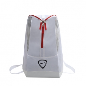 Белый с тройной молнией рюкзак Nike с сетчатыми вставками