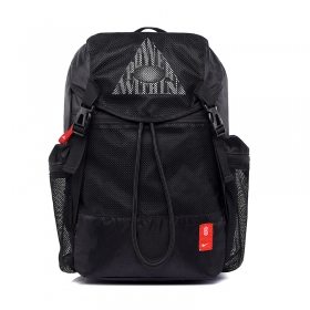 Чёрный рюкзак Nike с широкими плечевыми лямками и регулировкой