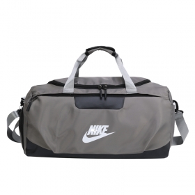 Вместительная спортивная серая сумка Nike для хранения экипировки    