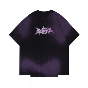 Чёрно-фиолетовая OVDY с графической надписью на груди футболка