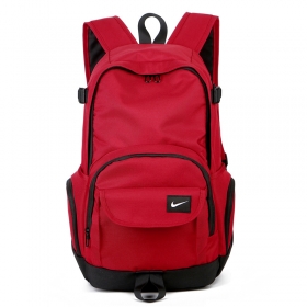 Вместительный рюкзак Nike красный с широкими плечевыми лямками