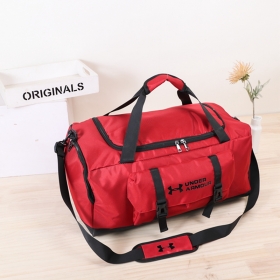 Спортивная сумка красного цвета Under Armour с практичными отделениями