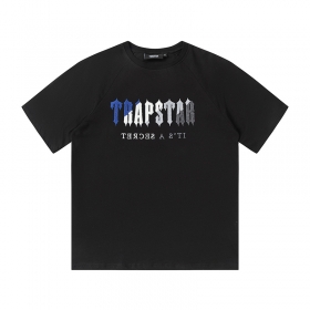 Чёрная футболка Trapstar голубо-белым с логотипом на груди