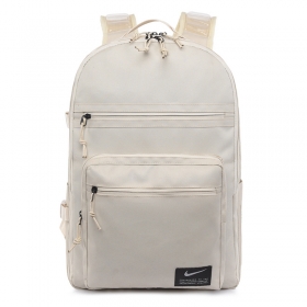 Белый Nike рюкзак выполнен из плотной ткани на основе полиэстера