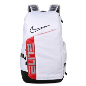 Белый рюкзак выполнен из износостойкого текстиля от бренда Nike 