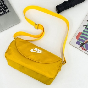 Жёлтая с логотипом Nike женская сумка с внутренней застёжкой на кнопку