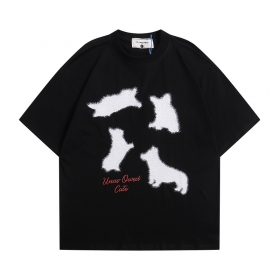 Чёрная футболка с пушистыми принтами животных от бренда THE UNAVOWED
