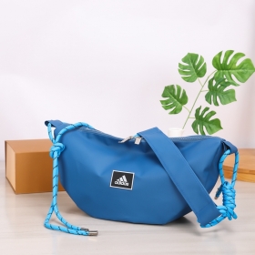 Adidas яркая синяя женская сумка с уникальными деталями