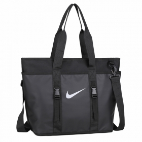 Черная сумка Nike с лямкой через плечо и прочными ручками