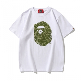 Качественная футболка белого цвета от бренда A Bathing Ape