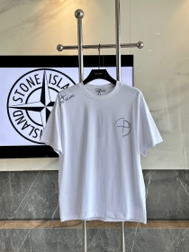 Оверсайз футболка STONE ISLAND выполнена в белом цвете