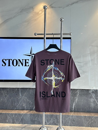 Футболка фиолетовая от бренда STONE ISLAND с логотипом