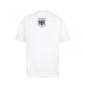 VULTURES футболка белого цвета с принтом герба на груди и спине