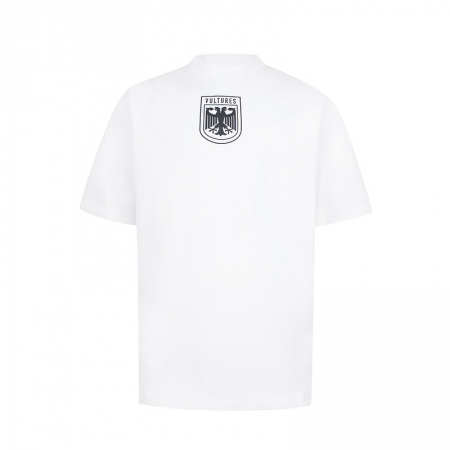 VULTURES футболка белого цвета с принтом герба на груди и спине