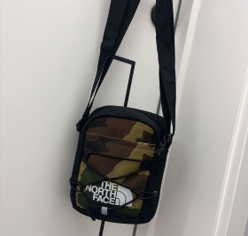 Камуфляжная сумка The North Face с регулирующим плечевым ремнём 