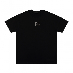 Трендовая черная футболка ESSENTIALS FOG с логотипом