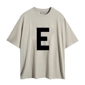 Бежевая футболка Essentials FOG с выступающей буквой Е