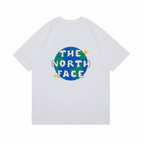 Стильная от бренда The North Face футболка белого-цвета