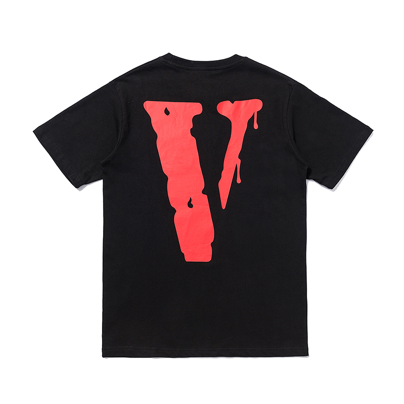 Чёрная футболка VLONE с красным логотипом и принтом