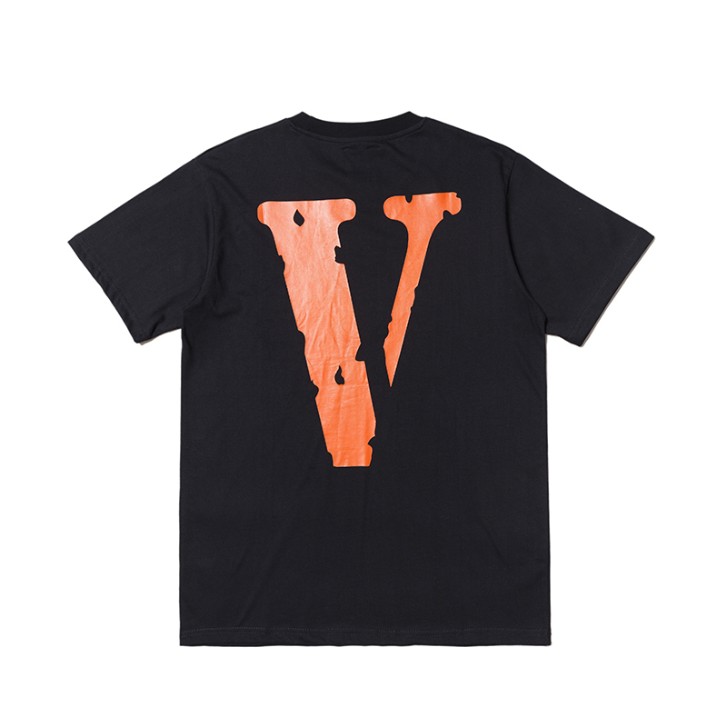 Чёрная футболка VLONE с оранжевым логотипом