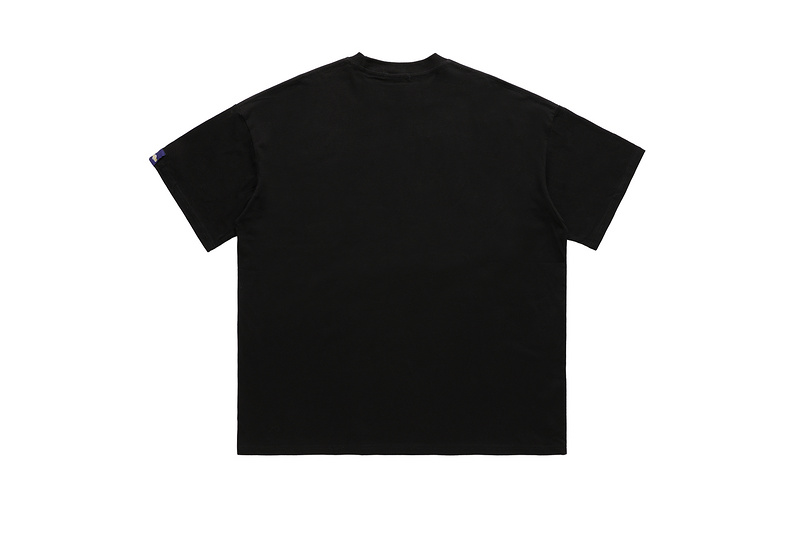 Черная футболка с рисунком "INTERFERE женщина в капюшоне"