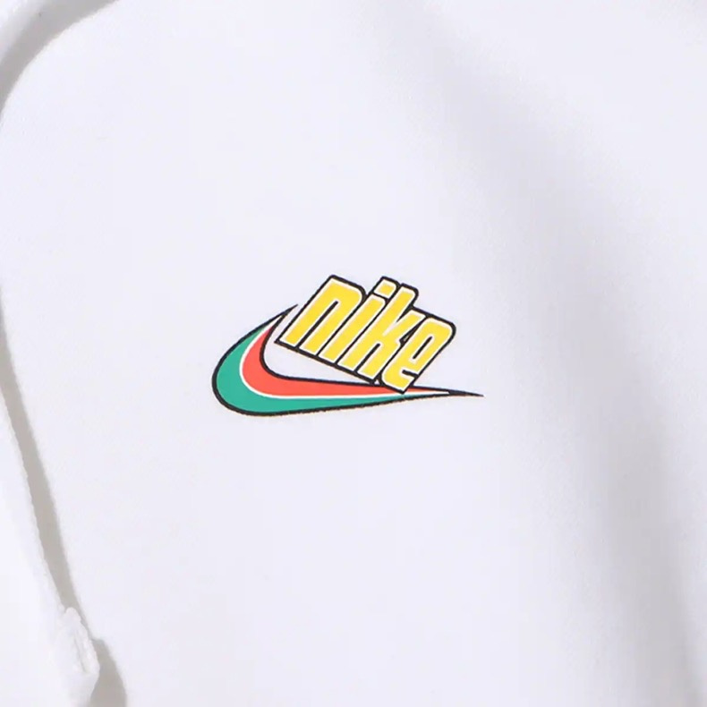 Объёмное белое худи Nike с ярким логотипом на спине