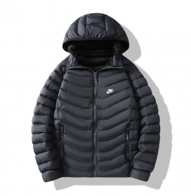 Лёгкая теплая куртка Nike с вместительными карманами тёмно-серая