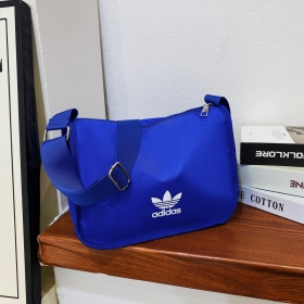 Трендовая синяя сумка Adidas с одним отделением на молнии