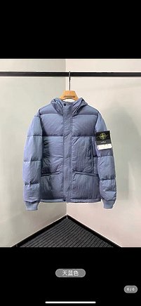 Stone Island пуховик с патчем на пуговицах в голубом цвете