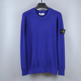 Синий лёгкий свитер Stone Island с фирменным патчем рукаве