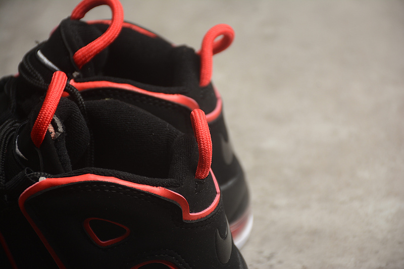 Замшевые чёрные Nike Air More Uptempo 96 с красными вставками кроссы