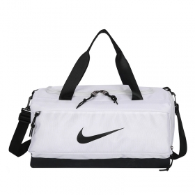 Белая Nike спортивная сумка через плечо с вместительным отсеком 