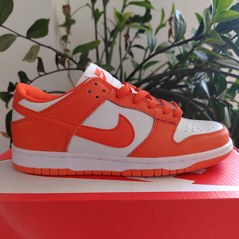 Белые с оранжевыми накладками кроссовки Nike SB оптом