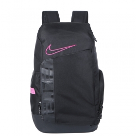 Чёрный Nike рюкзак выполнен из непромокаемого материала