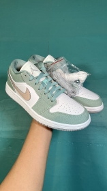 Белые и светло-зеленые вставки кроссовки Air Jordan Low