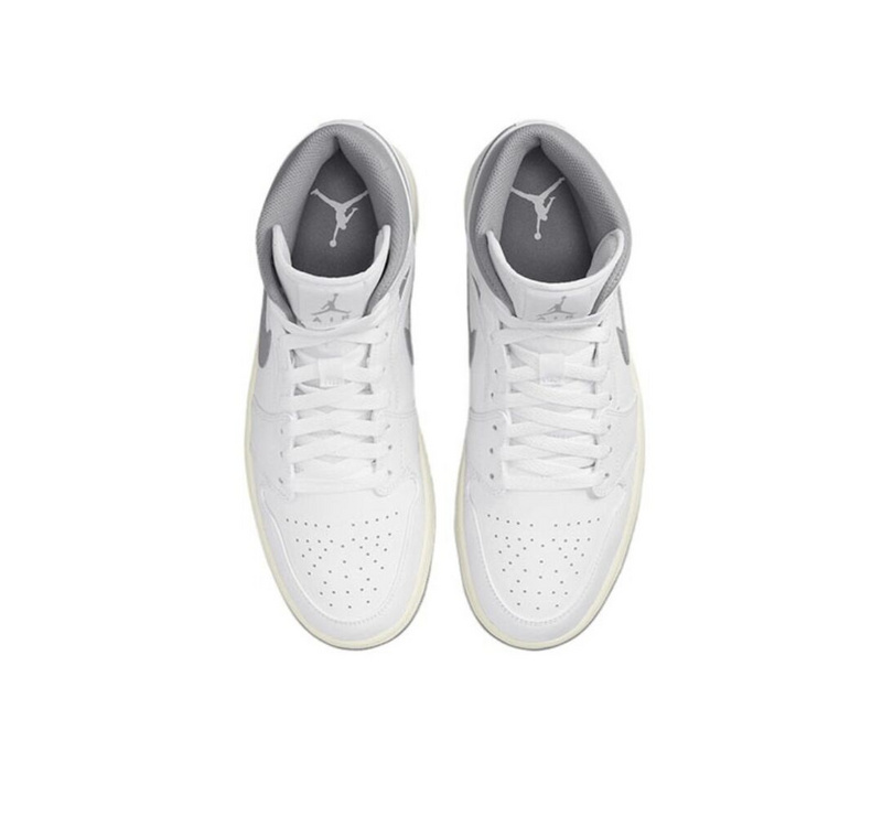 Белые кроссовки Air Jordan Mid кожа