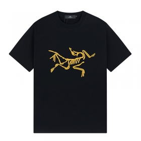 Свободного кроя ARCTERYX футболка черная с желтым принтом